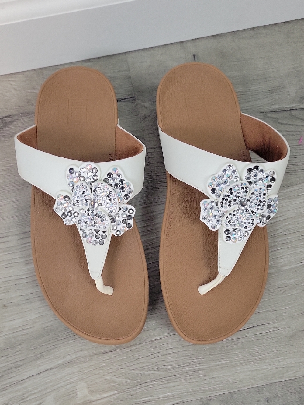 Fitflop Lottie Corsage White Flower Flip Flops size 7 sandals